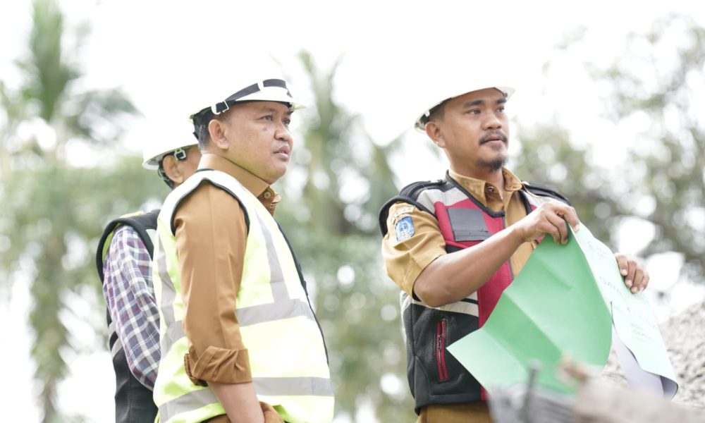 Ilham Azikin Pantau Langsung Progres Cekdam Kasiping Pembangunan Capai