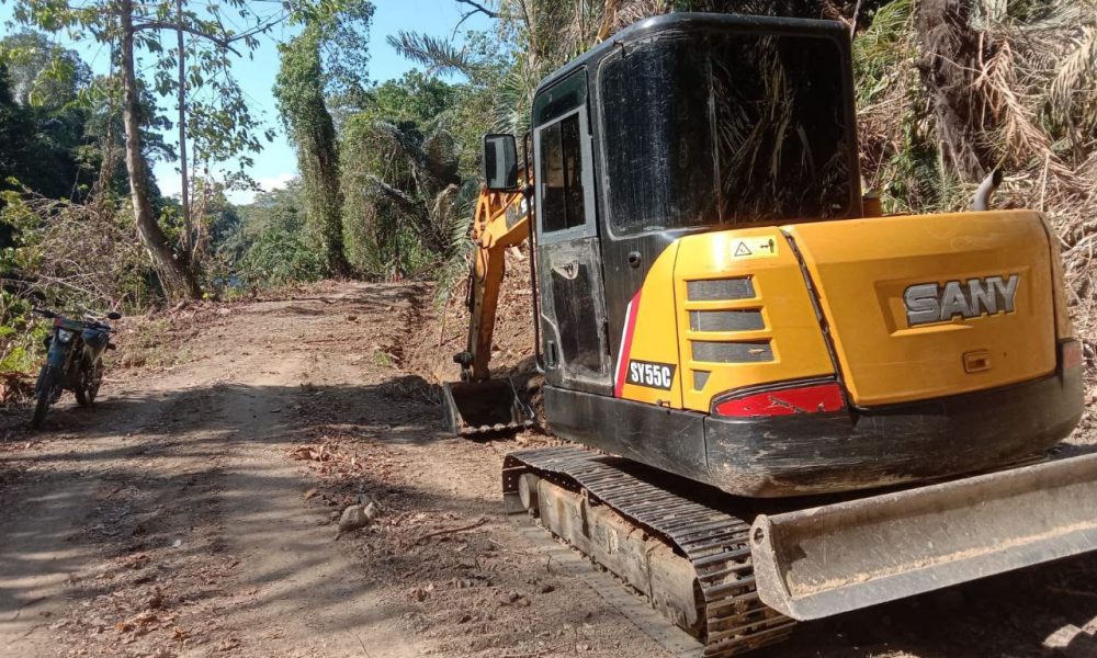 Pekerjaan Lanjutan Pemeliharaan Jalan Poros Karebosi Paraja Dipimpin