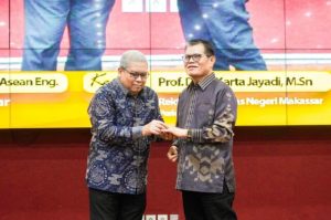 Pisah Sambut Rektor UNM Prof Karta Dan Prof Husain Nyanyi Bareng