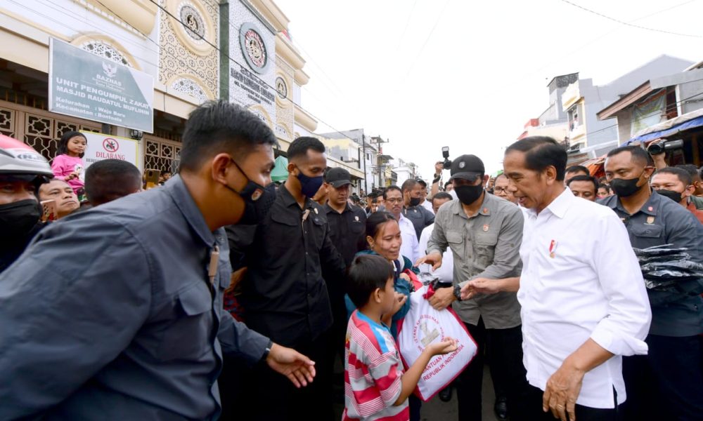 Ngabuburit Di Makassar, Presiden Jokowi Kunjungi Pasar Terong – Ujung Jari